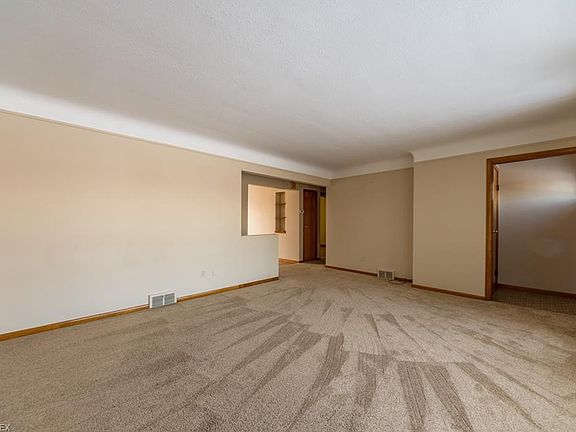 3rd image of 30910 Ronald Dr