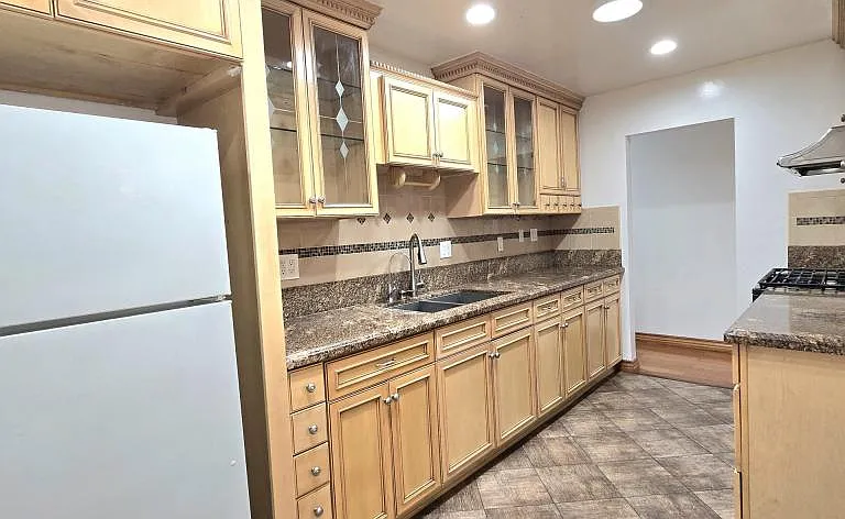 700 E Angeleno Ave — Photo 7