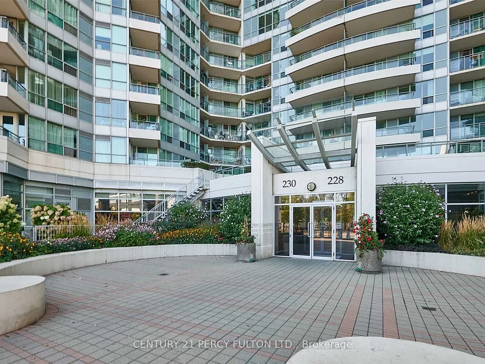 230 Queens Quay W #1016