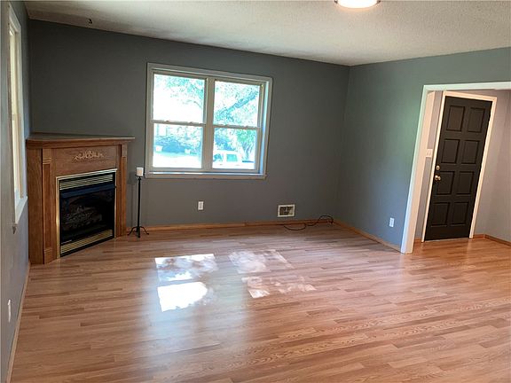 4th image of 3956 Perry St