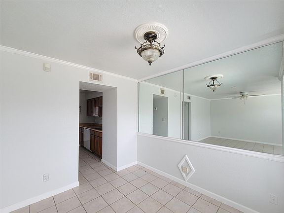 5th image of 6202 Skyline Dr APT 32