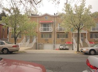 7236 Calamus Ave, Flushing, NY