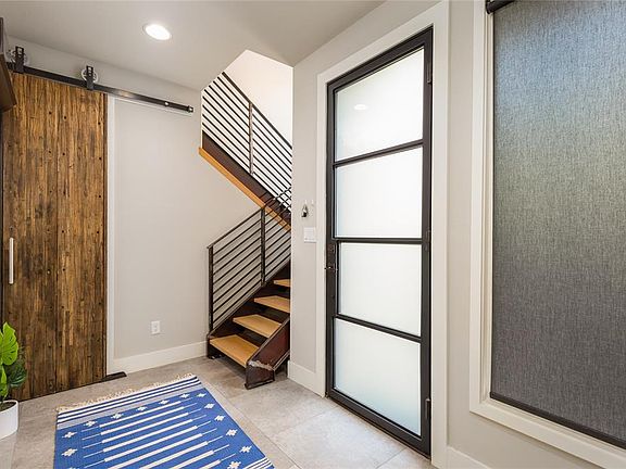 5th image of 2512 Galvez Ave