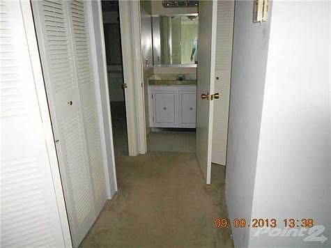4th image of 665 NE 195th St APT 422