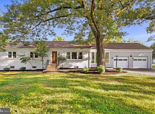 110 Lakeland Dr, Sterling, VA 20164