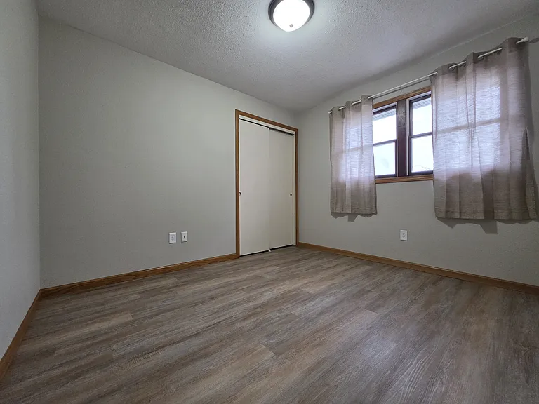 405 3rd Ave SW #4 — Photo 8
