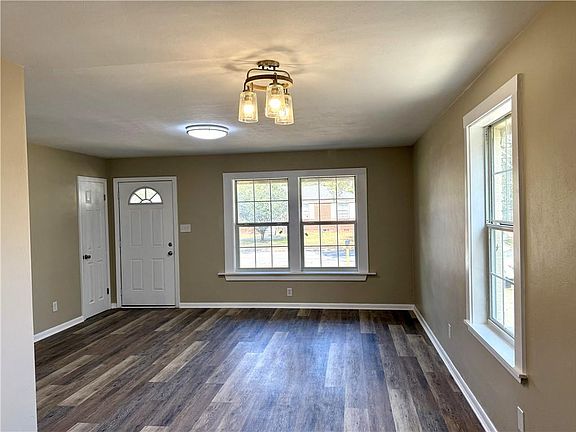 3rd image of 2203 Rosa Dr