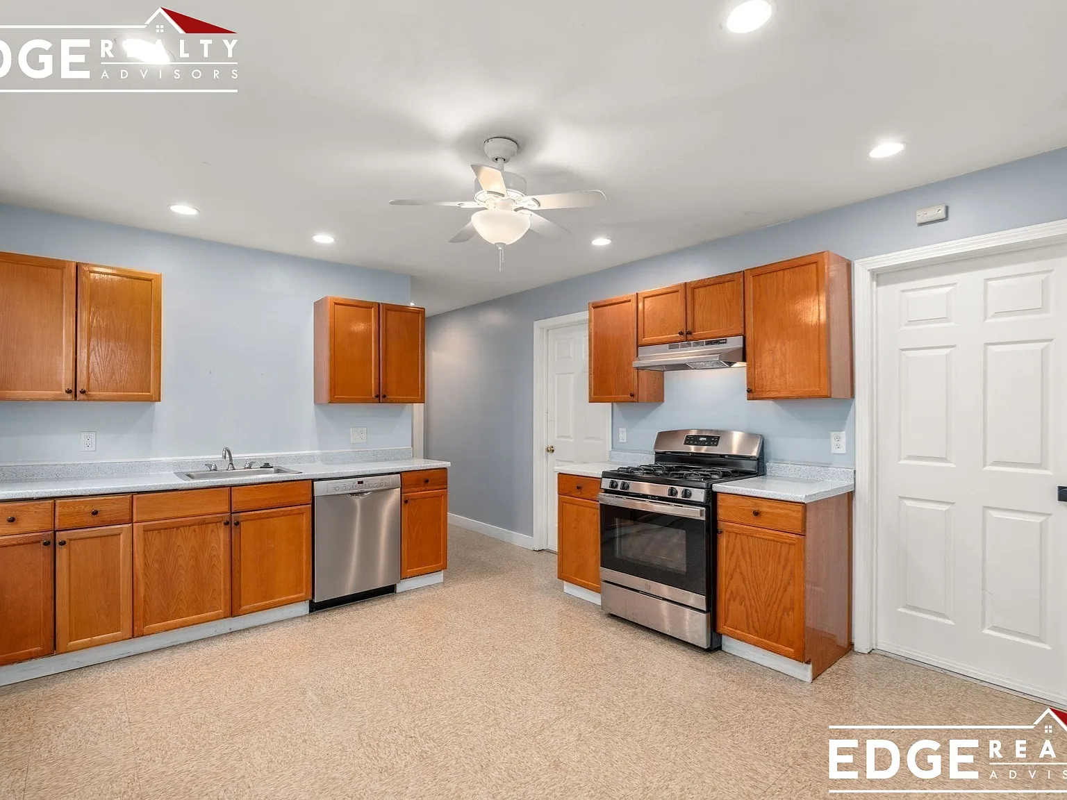4 bed, 2.0 bath, 1600 sqft, $3,800 — Photo 3