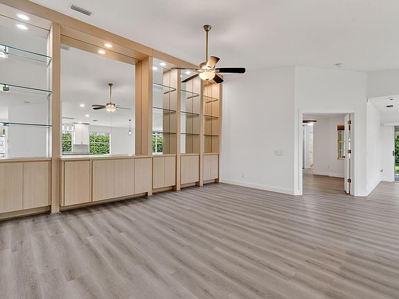 4th image of 1671 SW WATERFALL Boulevard