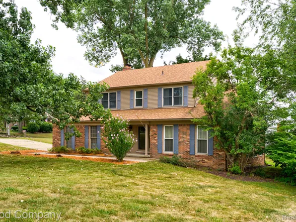 35868 Smithfield Ct, Farmington, MI 48335