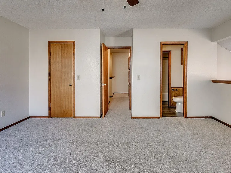 9006 N Rockwell Dr — Photo 26