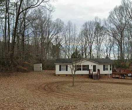 3 bed, 1228 sqft, $1,295 — Photo 1