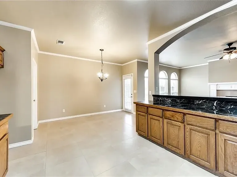 1504 Country Ln — Photo 16
