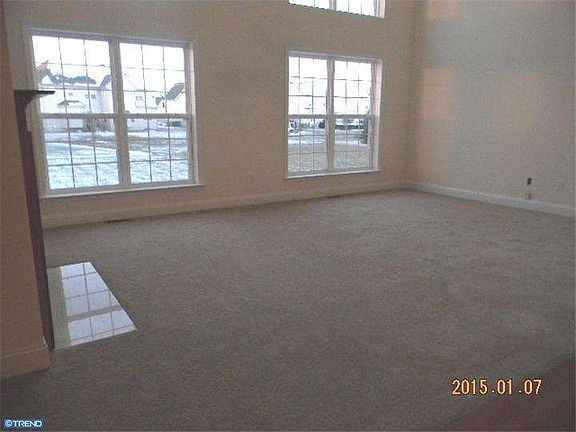 4th image of 105 E Kilts Ln