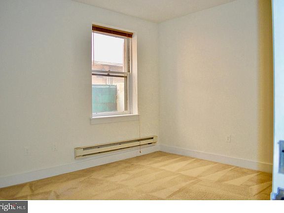 3rd image of 330 S Juniper St APT 1D