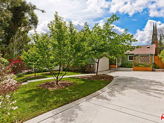 5th image of 21412 Providencia St