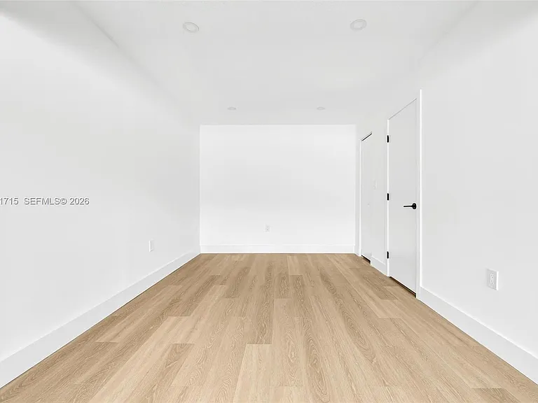 1611 NE 50th Ct #4 — Photo 6