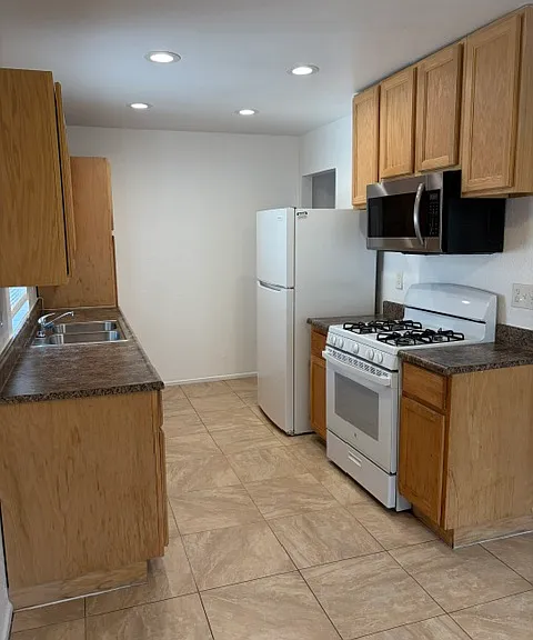 302 E Blueridge Ave #302 — Photo 4