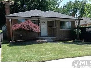 28112 Grant St, Saint Clair Shores, MI 48081