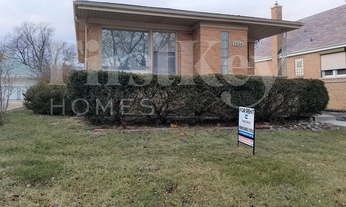 3 bed, 1.0 bath, 1114 sqft, $2,660 — Photo 1