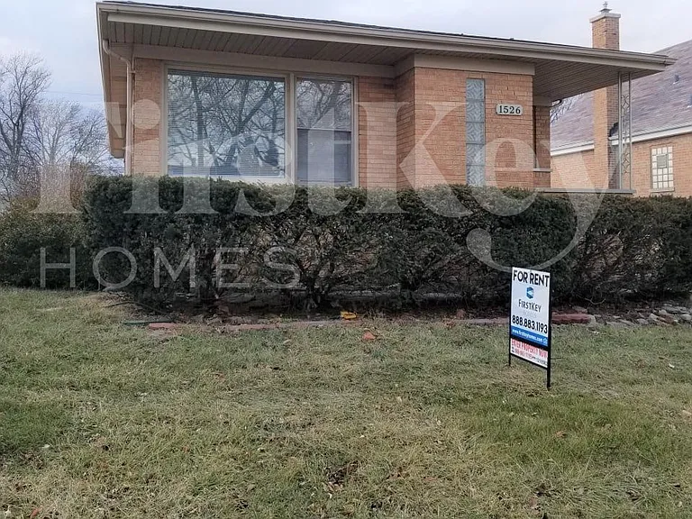 1526 Mandel Ave — Photo 1