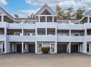 1 Beaver Brook Rd UNIT 4, Danbury, CT 06810