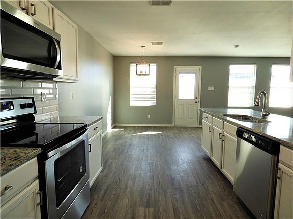 2nd image of 2910 Jamestown Dr