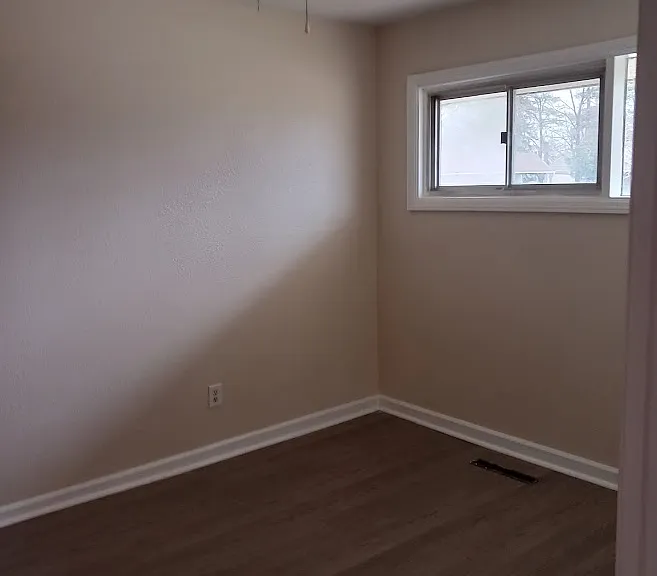 1681-1683 Brentwood Dr #1681 — Photo 3