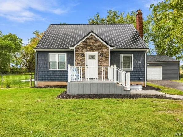 1752 Saunders Settlement Rd, Niagara Falls, NY 14304