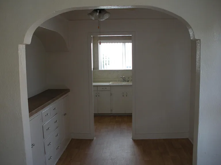 1136 Twin Oaks Ave — Photo 2