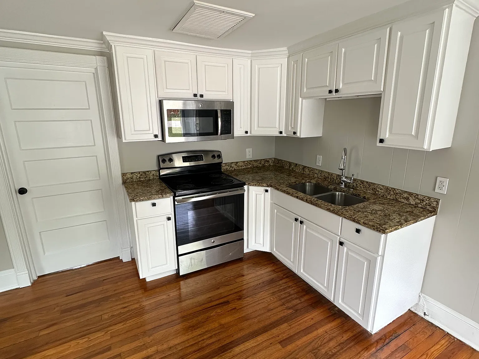 1 bed, 450 sqft, $1,150 — Photo 2
