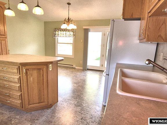 5th image of 4610 Robin Ln