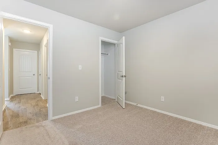 1056 Huntington Dr — Photo 9