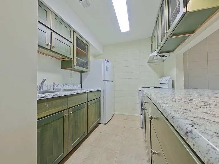 6-web-or-mls-4 Kitchen-3_03302026