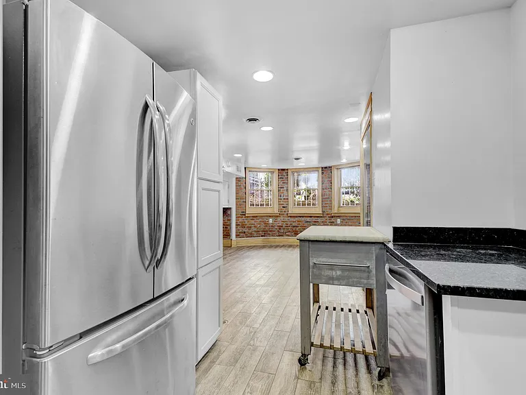 1118 Girard St NW #B — Photo 14