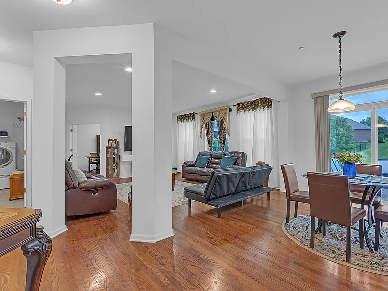 1396 Conrad Ln — Photo 6