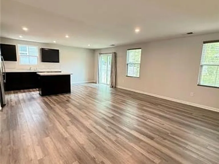 244 Mildred Dr — Photo 4