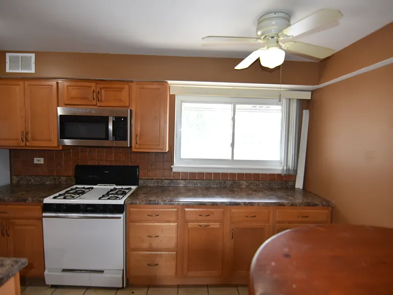 1910 W Hatherleigh Ct #2E — Photo 13