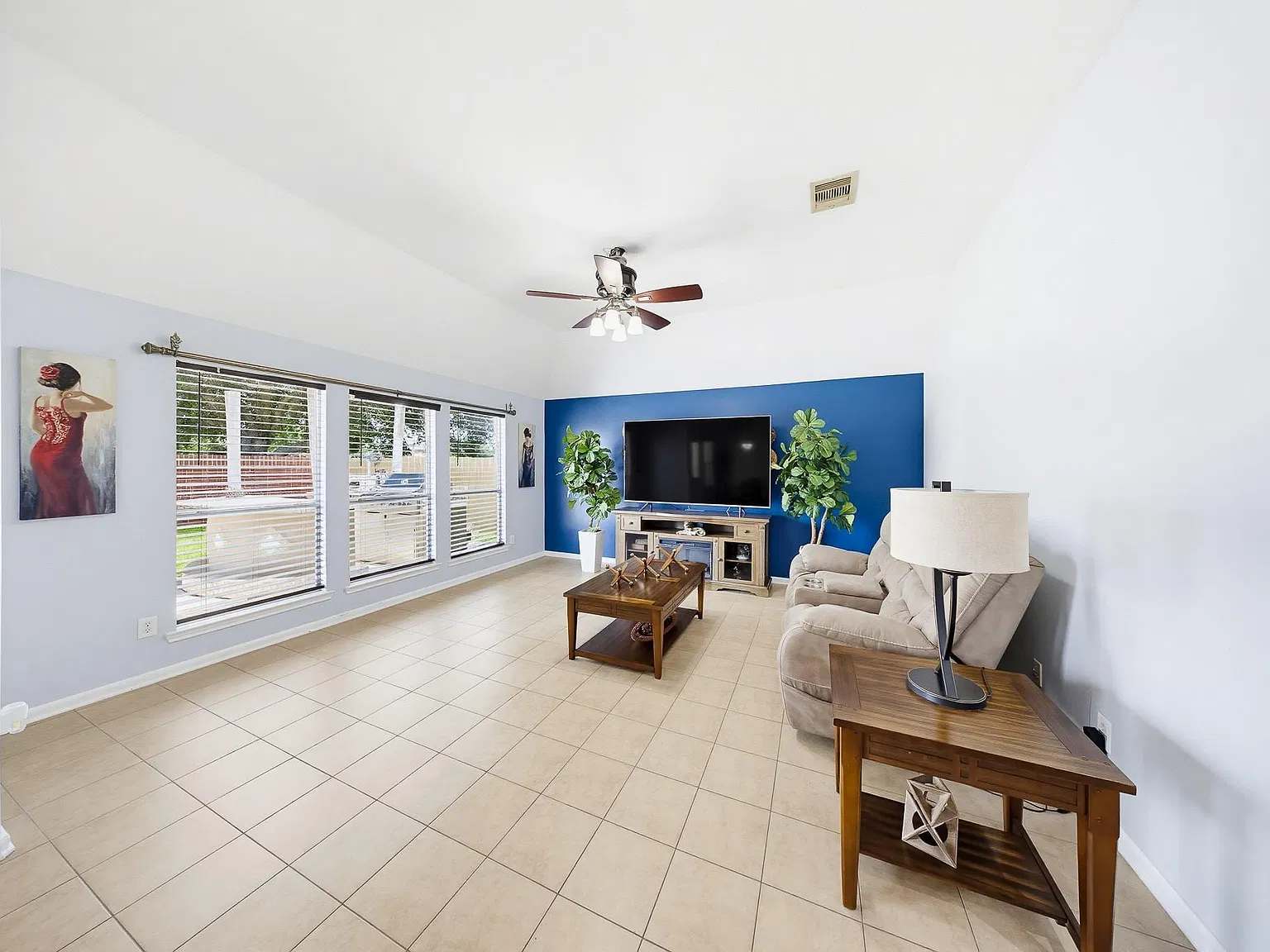 4 bed, 3.0 bath, 2250 sqft, $2,500 — Photo 4