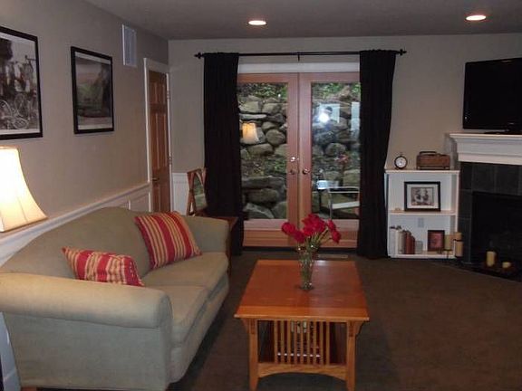 2nd floor living room