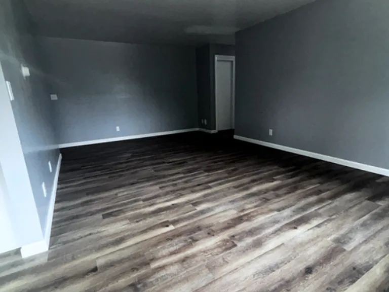 319 E Harris St — Photo 4