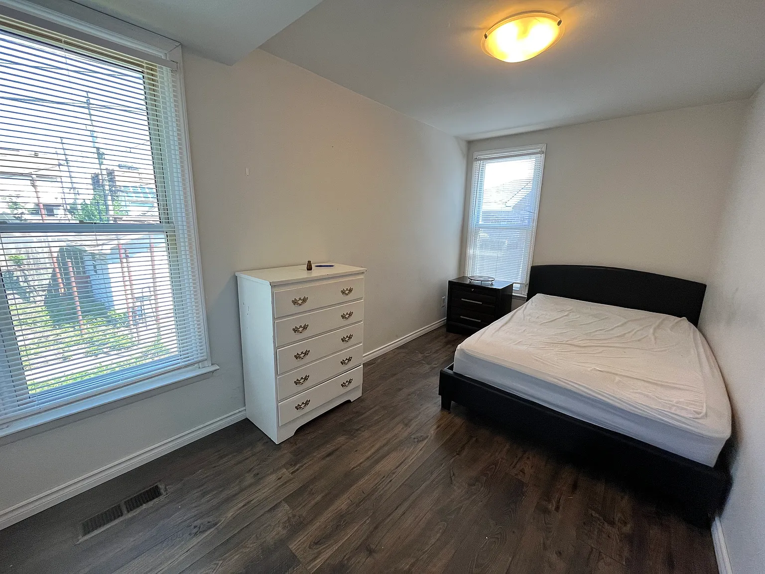 1 bed, $1,300 — Photo 3