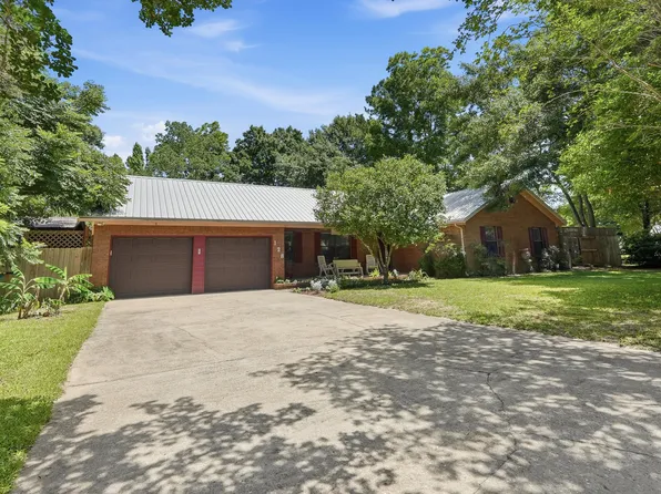 128 Twin Oak Dr, Crestview, FL 32536
