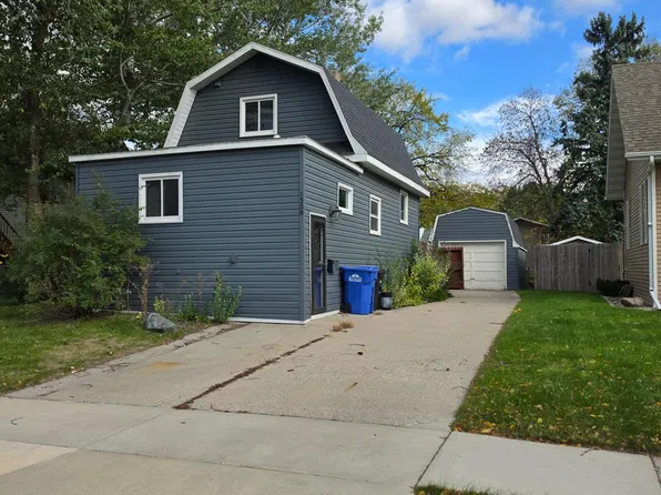 1306 18th St S, Fargo, ND 58103