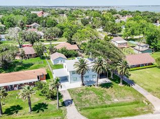 204 S Bay Blvd, Palacios, TX 77465