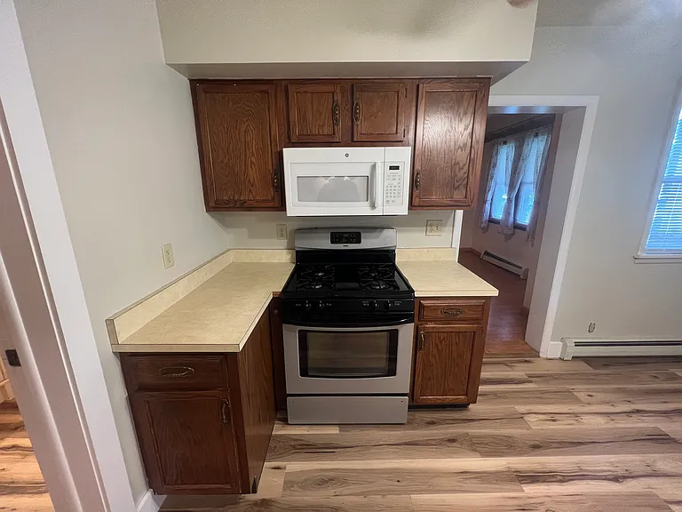 205 E Berry St — Photo 5