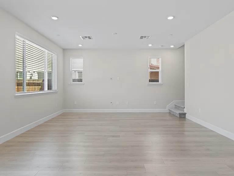 548 Aliki Dr — Photo 12