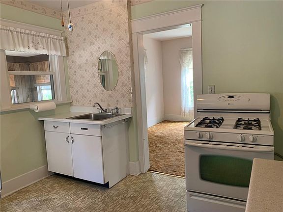 5th image of 2809 Plum St