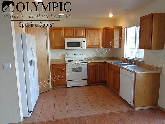 002 Kitchen (1)_06042018