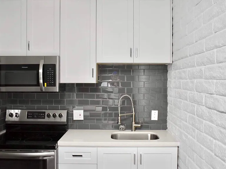 328 E Willetta St #16 — Photo 25